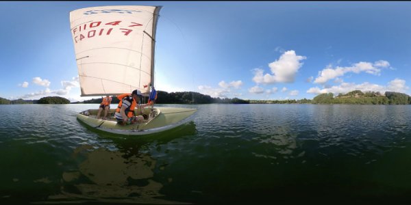 Voilier 470 sur le lac de Pont de Salars en Aveyron